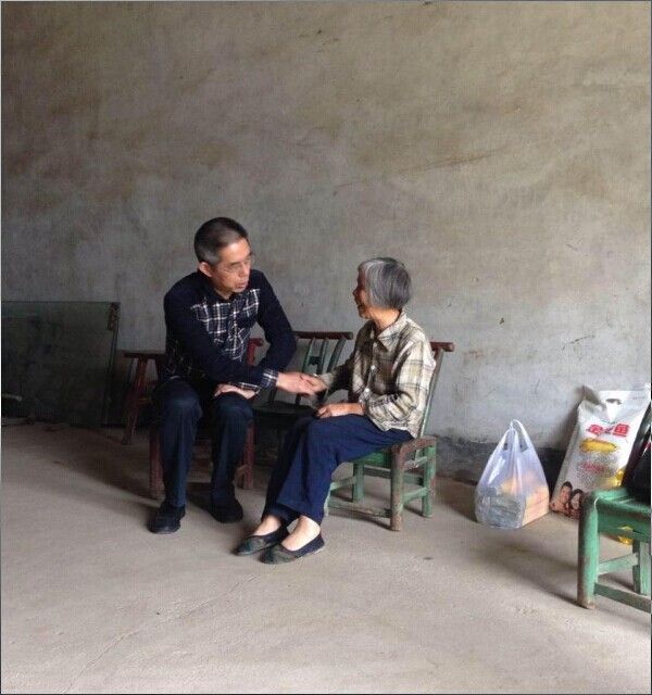 面對面貼近群眾，實打實扶貧幫困——黨員干部切實做好扶貧幫困工作